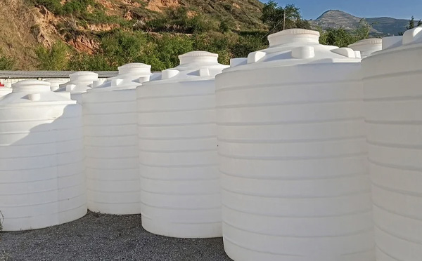 化工液体储存注意事项——选对PE夏河塑料桶避免安全隐患