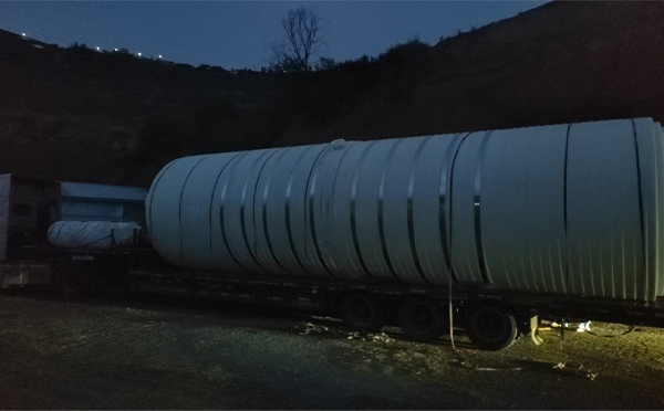 夏河圆桶运输途中